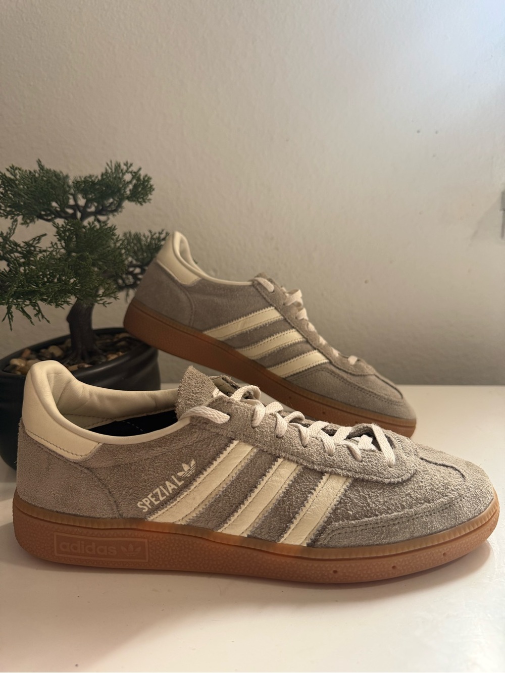 adidas Spezial women size 9 Suede Sneakers in Gray and Cream with Gum Sole